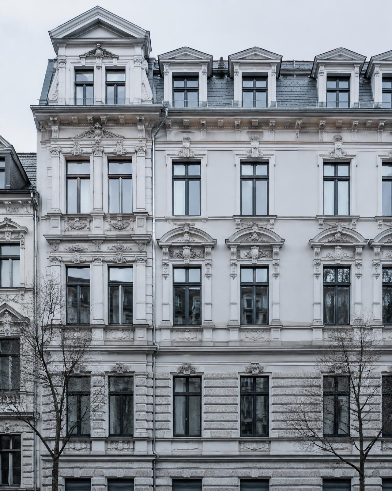 Gründerzeit-Fassade eines Leipziger Mehrfamilienhauses
